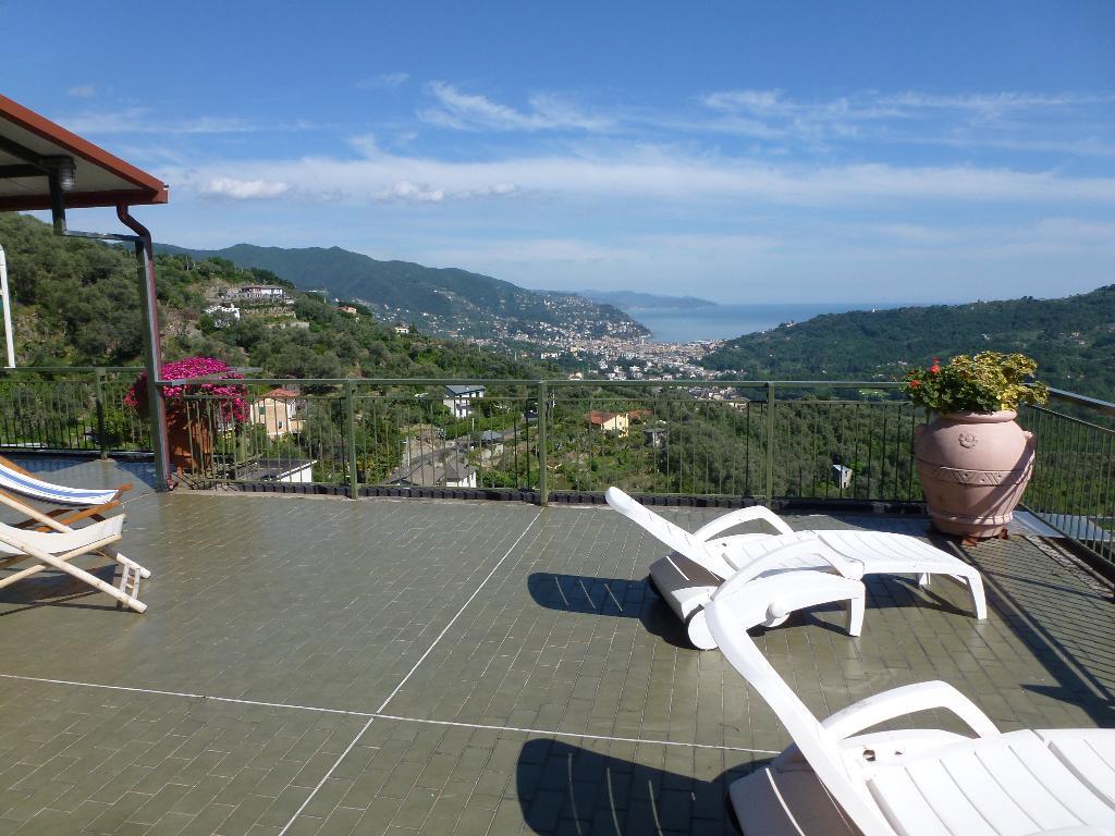 Rapallo: vista mare &  terrazzo & giardino