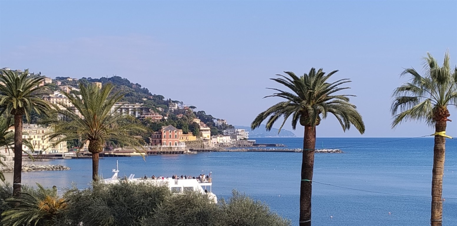 Rapallo, lungomare con vista su tutto il golfo